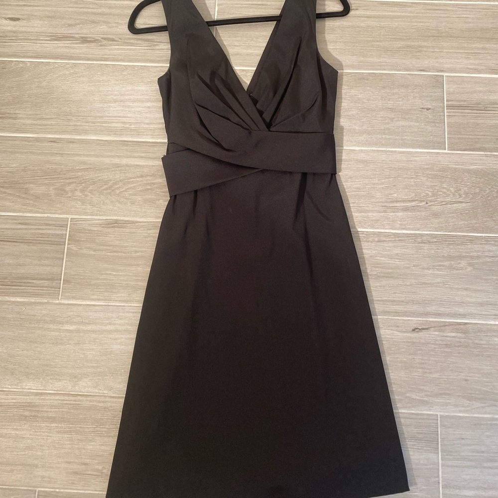 White House Black Market WHBM formal V-neck cocktail dress black size 0.